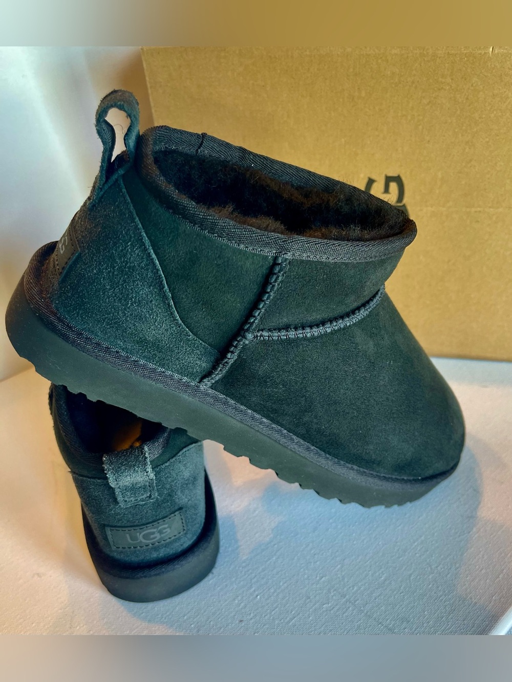 NIB UGG CLASSIC ULTRA MINI SHEEPSKIN PLUSH 88276 BLACK WOMENS SIZE 10 - Picture 12 of 17